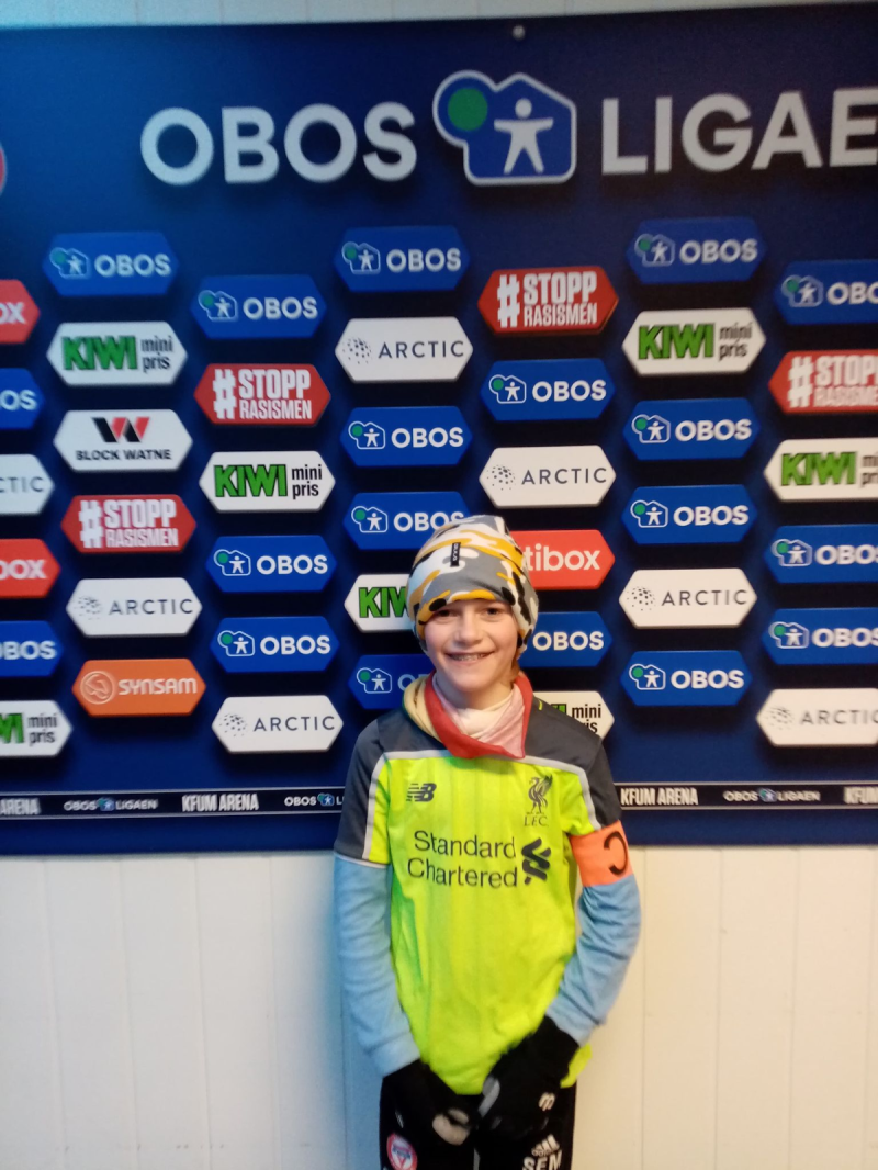 Sebastian;<br />Sebastian går foran for å skape god atmosfære på treningene! Han er positiv, hilser på alle og er alltid i godt humør på treningene. I tillegg er han pålitelig, og møter alltid presis på treningene. Vel fortjent!