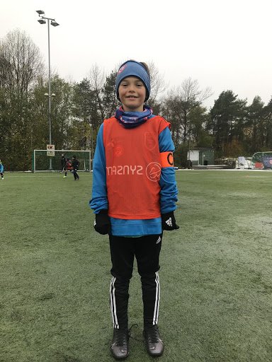 Oskar Byfuglien;<br />Oskar har over lengre periode skilt seg ut i spillergruppa til 2012, på flere områder.<br />Byfuglien er en lagkamerat som tydelig bryr seg ved å løfte blikket for å se at alle har det bra og oppfører seg deretter. Inkluderende, hyggelig og Kåffagutt er ord som beskriver Oskars evne til å ha blikket for andre. I tillegg til å støtte lagkamerater, lytter han til trenerens tips og klarer på sin egen måte å formidle dette videre til lagkamerater under kamp på trening.&nbsp;