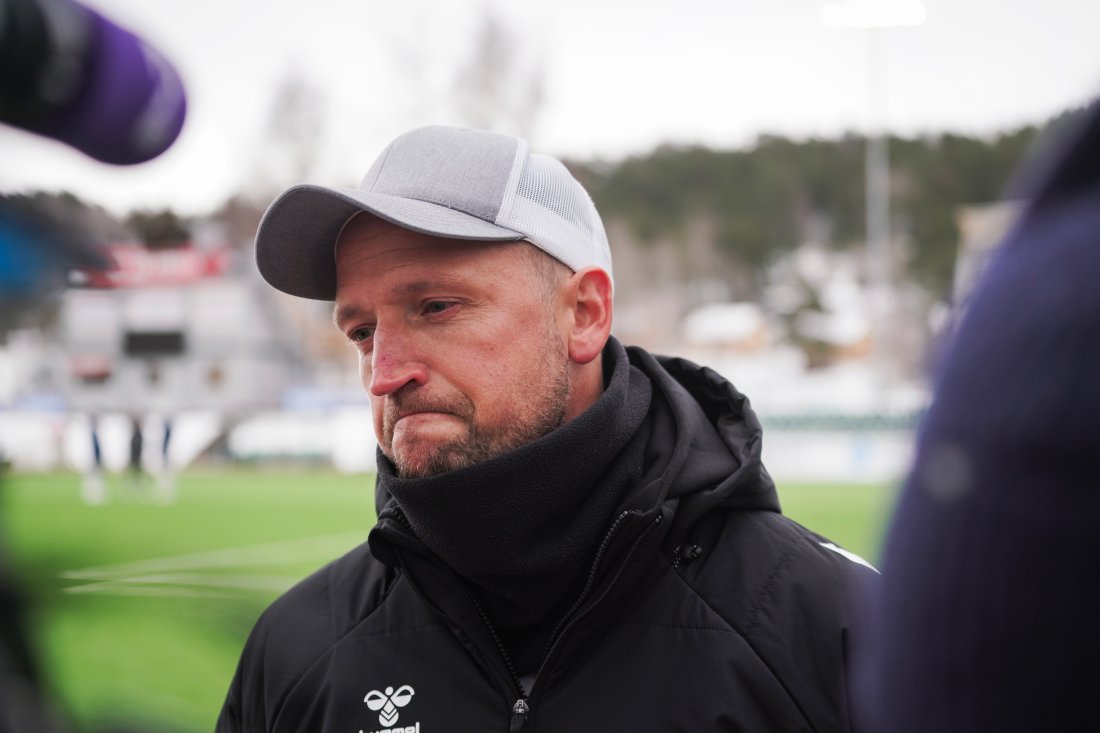 <em>Johannes Moesgaard tok seg god tid til pressen etter dagens kamp. Foto: Thomas Fure / NTB</em>