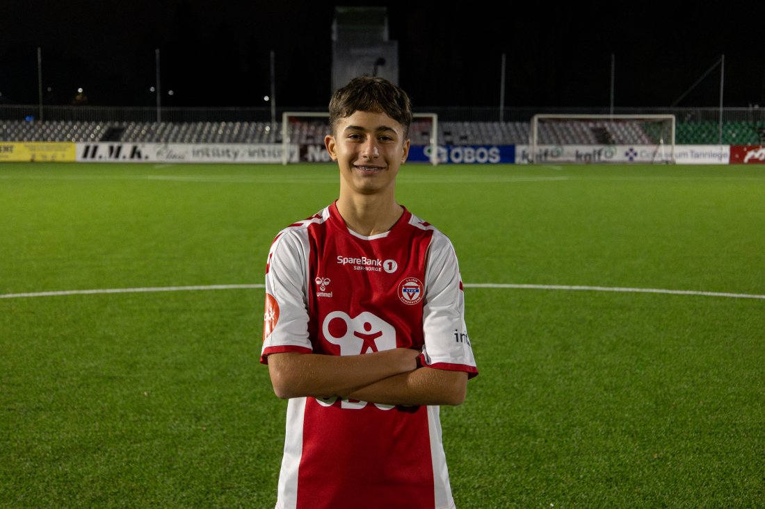 <em>15 år gamle Marko har funnet seg til rette på KFUM Arena.</em>