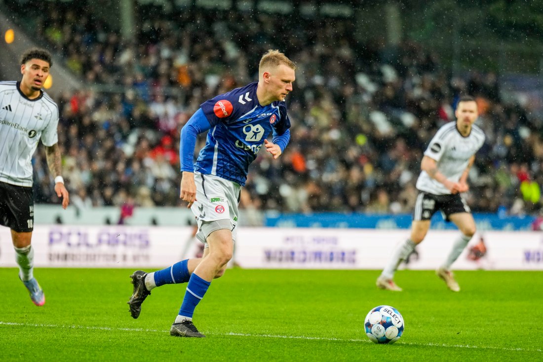 <em>Kapteinen med ballkontroll på Lerkendal i juni. Foto: Ole Martin Wold / NTB</em>