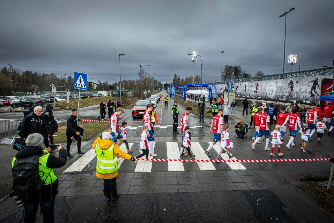 Første tur over veien for å spille Eliteserien - mot Brann. Foto: Thomas Bjørnflaten/Nyebilder